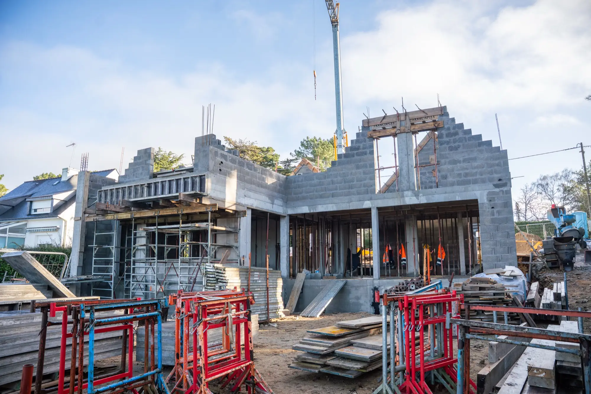 Suivi de chantier en Morbihan — maison en gros œuvre et échafaudages Maison en construction, gros œuvre et échafaudages : documenter chaque phase du chantier, Morbihan