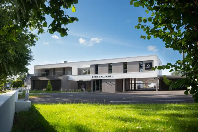 Locaux professionnels photographiés en extérieur dans le Morbihan